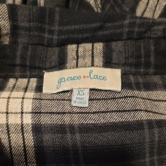 Grace & Lace Black and White Peplum Plaid Button Down Shirt XS - Picture 2 of 4
